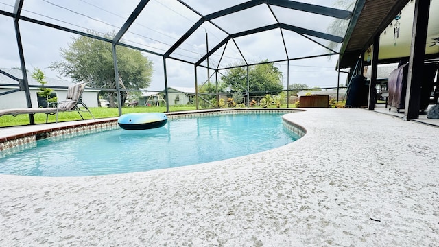 507 NW Azalea Ave, Port Saint Lucie, FL 34983 - swimming pool featuring a patio and glass enclosure