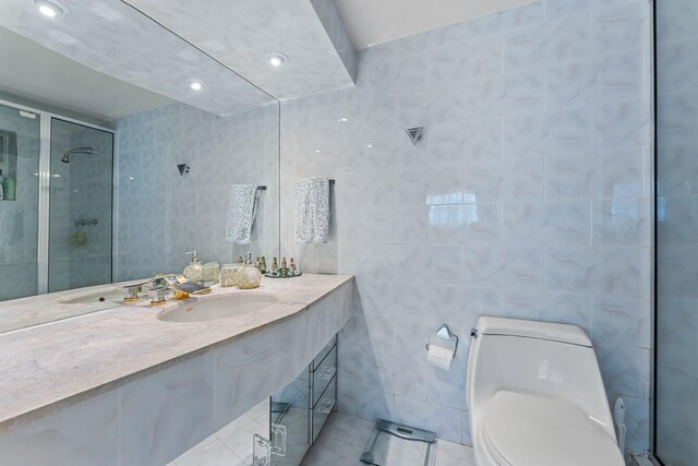 1470 S Ocean Blvd Unit 301, Pompano Beach, FL 33062 - full bath featuring tile walls, vanity, toilet, and tiled shower