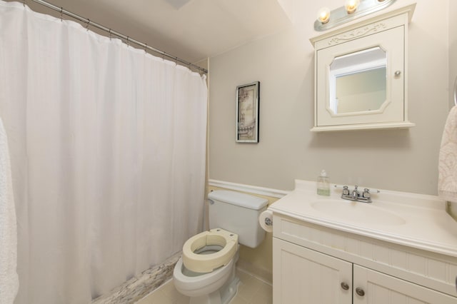 7770 Tahiti Ln Unit 408, Lake Worth, FL 33467 - bathroom with toilet, vanity, tile patterned flooring, baseboards, and a shower with curtain