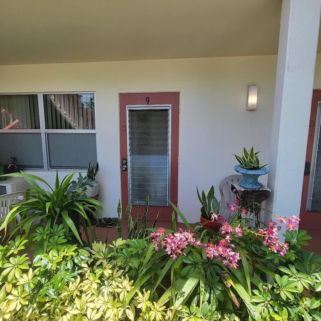 9 Ventnor A, Deerfield Beach, FL 33442 - doorway to property featuring stucco siding