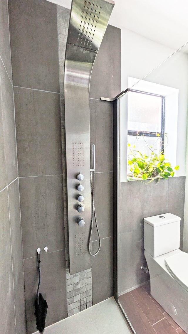 4344 Carambola Cir Unit F707, Coconut Creek, FL 33066 - full bathroom with tiled shower and toilet