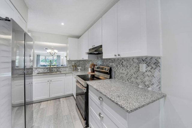 5890 Sugar Palm Ct Unit E, Delray Beach, FL 33484 - kitchen with appliances with stainless steel finishes, under cabinet range hood, a sink, a chandelier, and light wood-type flooring