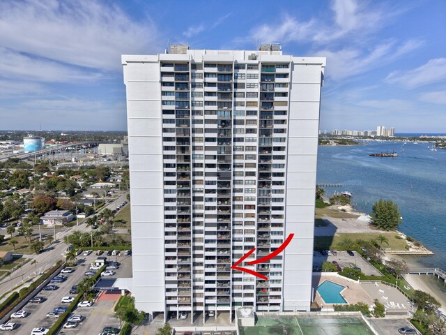 5600 N Flagler Dr Unit 605, West Palm Beach, FL 33407 - view of apartment building / complex featuring a water view and a view of city
