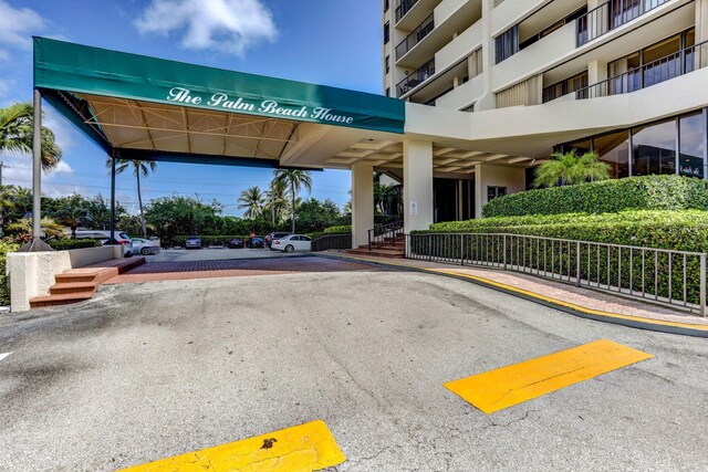5600 N Flagler Dr Unit 605, West Palm Beach, FL 33407 - view of uncovered parking lot