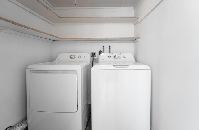 938 Normandy T 938, Delray Beach, FL 33484 - laundry room with separate washer and dryer