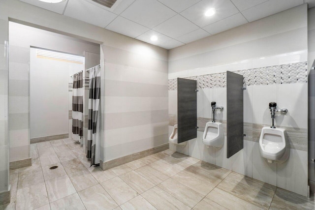 5871 Grand Harbour Cir, Boynton Beach, FL 33437 - bathroom featuring a bidet, curtained shower, tile patterned floors, and recessed lighting