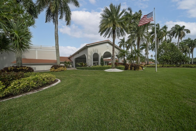 6067 Kings Gate Cir, Delray Beach, FL 33484 - view of green lawn with a garage