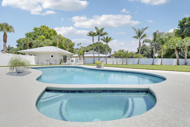 386 NE Ficus Ter, Jensen Beach, FL 34957 - view of swimming pool
