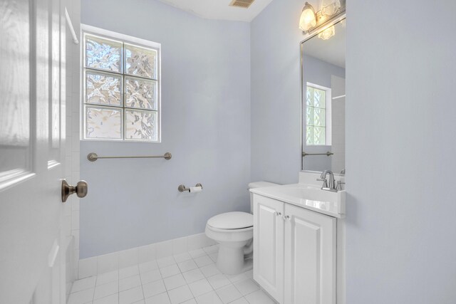 10125 N Military Trl, Palm Beach Gardens, FL 33410 - full bath featuring vanity, toilet, tile patterned floors, and baseboards