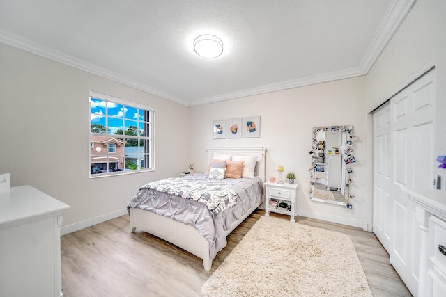 1855 SW Jamesport Dr, Port Saint Lucie, FL 34953 - bedroom with crown molding, light wood-style flooring, baseboards, and a closet