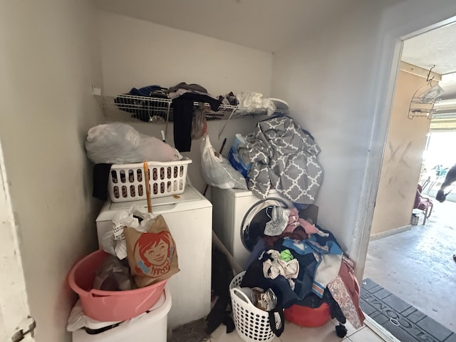 416 SE Calmoso Dr, Port Saint Lucie, FL 34983 - laundry room featuring washing machine and clothes dryer
