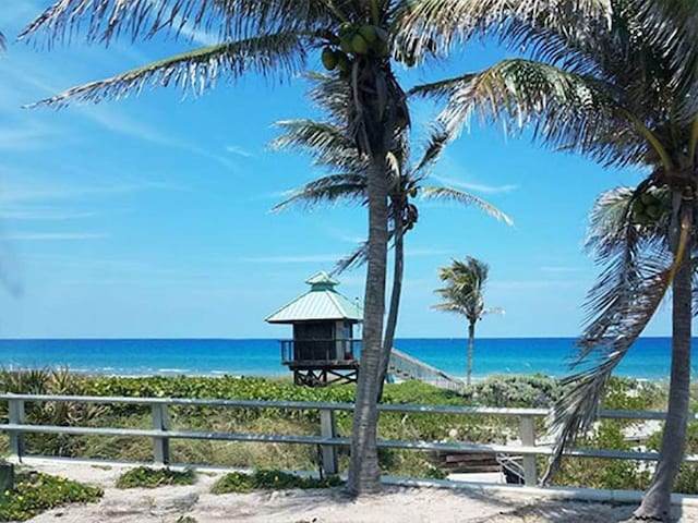 18905 Cloud Lake Cir, Boca Raton, FL 33496 - water view with a gazebo and local beach