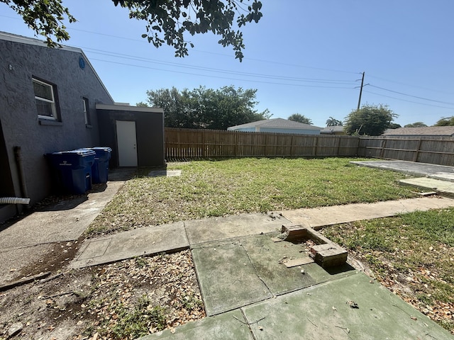 172 W 15th St, Riviera Beach, FL 33404 - view of yard with a patio