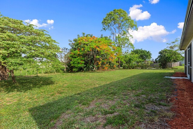5609 Sunset Blvd, Fort Pierce, FL 34982 - view of yard
