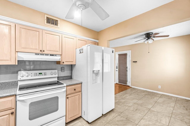 35 Capri A Unit A, Delray Beach, FL 33484 - kitchen featuring white appliances, under cabinet range hood, a ceiling fan, backsplash, and light brown cabinetry