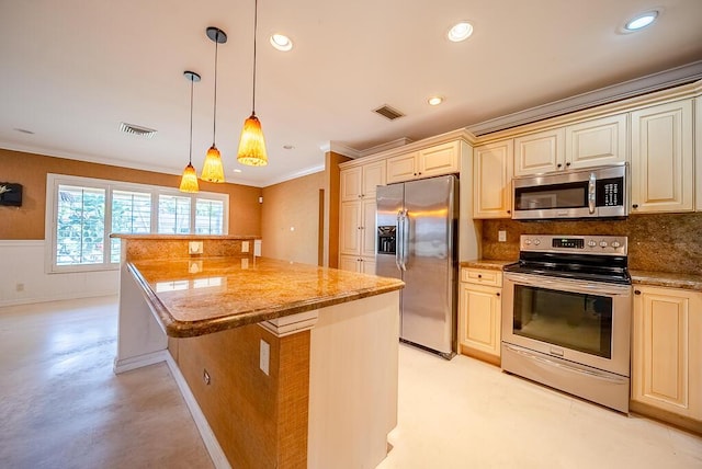 1950 N Conference Dr, Boca Raton, FL 33486 - kitchen featuring stainless steel appliances, cream cabinetry, a center island, tasteful backsplash, and crown molding