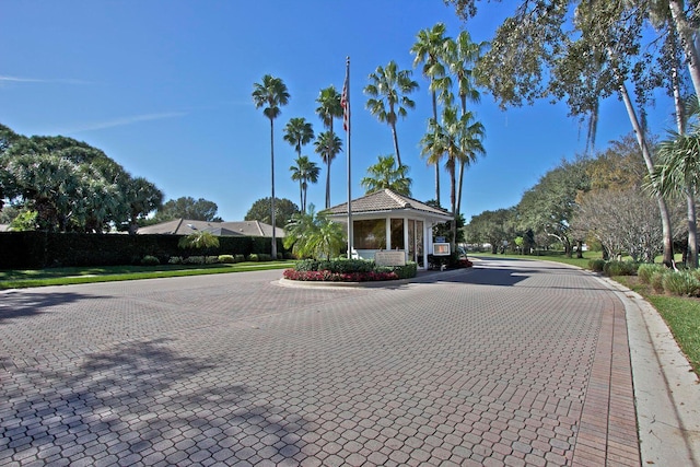 6503 Geminata Oak Ct, Palm Beach Gardens, FL 33410 - view of road with curbs