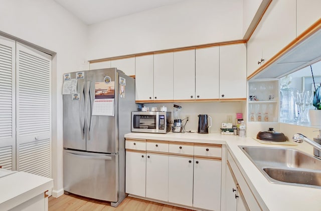 19411 Sabal Lake Dr Unit 5018, Boca Raton, FL 33434 - kitchen with stainless steel appliances, a sink, light wood-style flooring, and light countertops