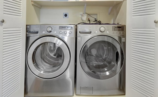 700 Scotia Dr Unit 202, Hypoluxo, FL 33462 - washroom with independent washer and dryer