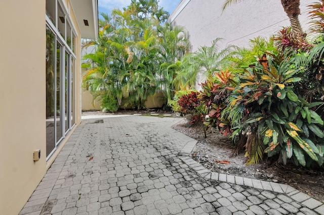 7729 Travlers Tree Dr, Boca Raton, FL 33433 - view of patio / terrace