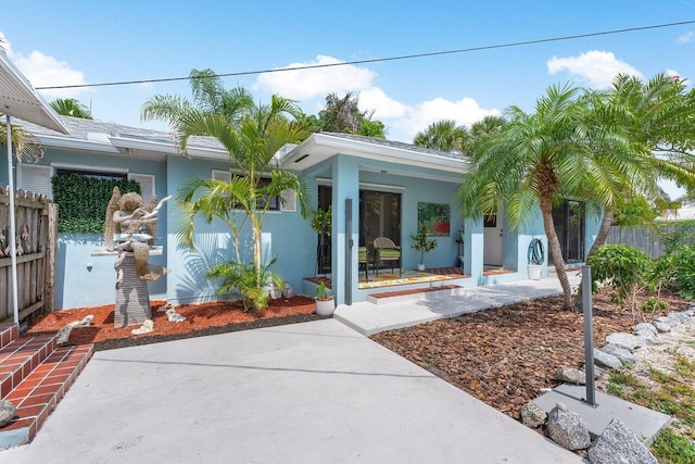 164 Bryn Mawr Dr, Lake Worth Beach, FL 33460 - view of exterior entry featuring a porch and stucco siding