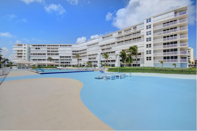 3546 S Ocean Blvd Unit 203, South Palm Beach, FL 33480 - view of pool