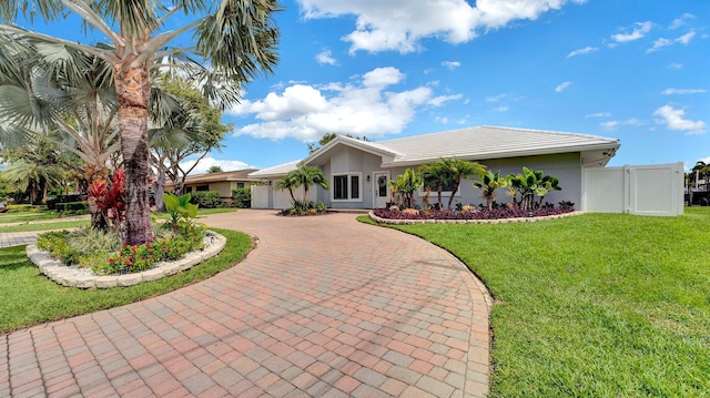 2739 NE 10th St, Pompano Beach, FL 33062 - ranch-style home with curved driveway and stucco siding