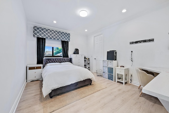 125 Pembroke Dr, Palm Beach Gardens, FL 33418 - bedroom featuring light wood-style flooring, baseboards, crown molding, and recessed lighting