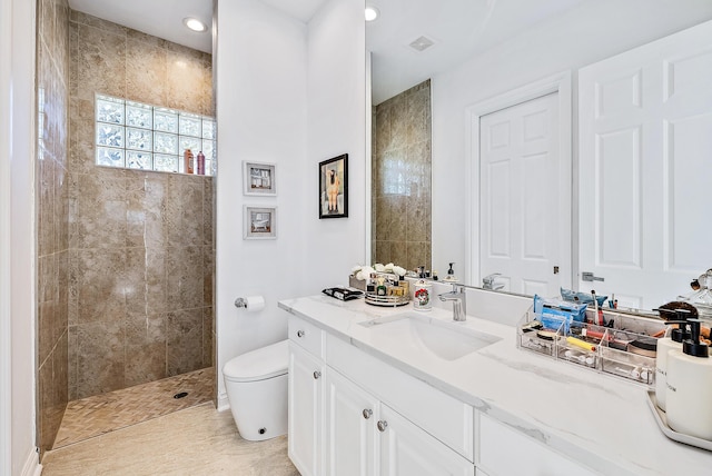 125 Pembroke Dr, Palm Beach Gardens, FL 33418 - full bath with walk in shower, vanity, toilet, and recessed lighting