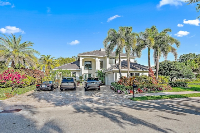 125 Pembroke Dr, Palm Beach Gardens, FL 33418 - view of front of house with driveway and stucco siding