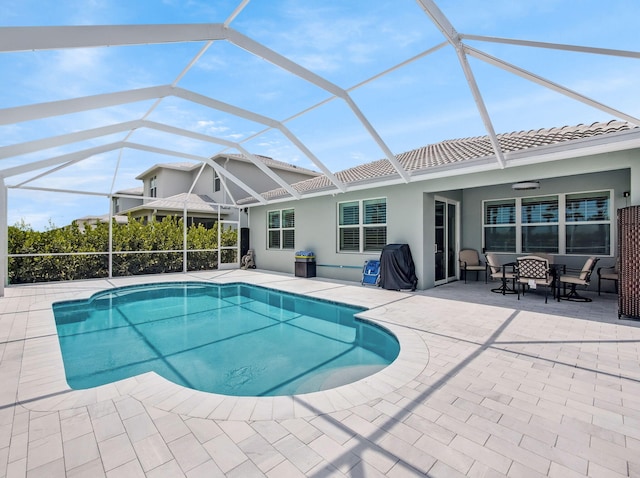 10621 SW Morning Glory Dr, Port Saint Lucie, FL 34987 - swimming pool featuring a patio, outdoor dining area, ceiling fan, and a lanai