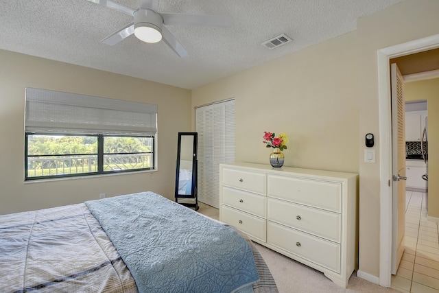 18 Westgate Ln Unit 18F, Boynton Beach, FL 33436 - bedroom featuring a textured ceiling, light colored carpet, and a ceiling fan