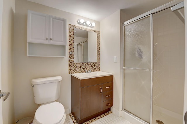 18 Westgate Ln Unit 18F, Boynton Beach, FL 33436 - bathroom with vanity, toilet, a shower stall, and tasteful backsplash