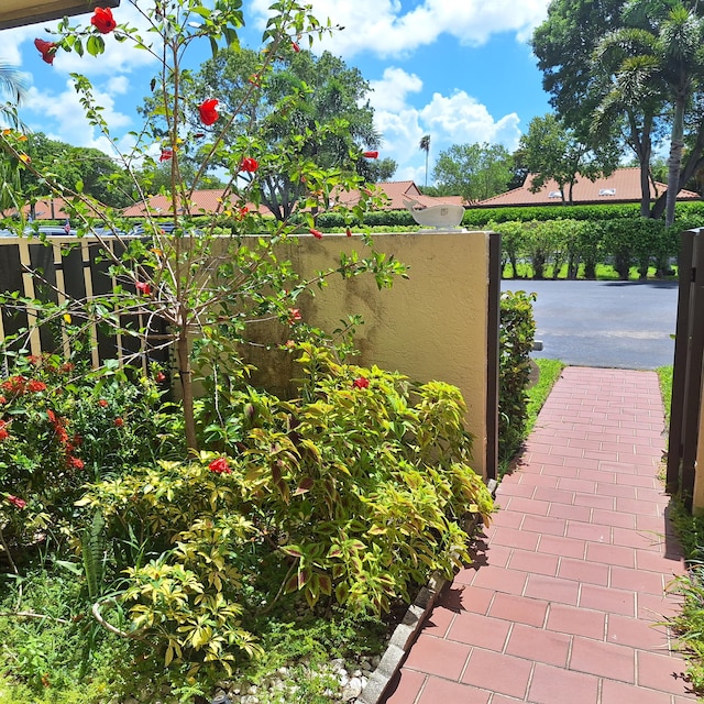 10231 N Circle Lake Dr Unit 101, Boynton Beach, FL 33437 - view of patio / terrace
