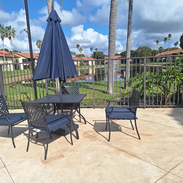 10231 N Circle Lake Dr Unit 101, Boynton Beach, FL 33437 - view of patio / terrace featuring a water view and outdoor dining space