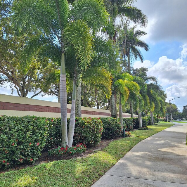 10231 N Circle Lake Dr Unit 101, Boynton Beach, FL 33437 - view of property's community