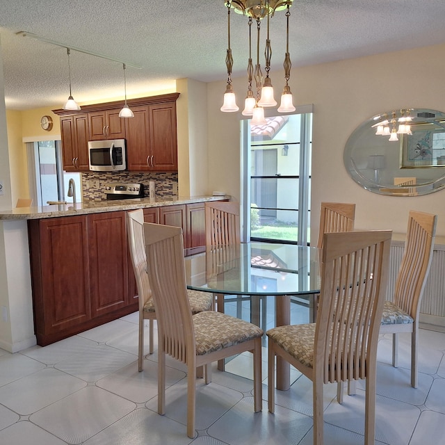 10231 N Circle Lake Dr Unit 101, Boynton Beach, FL 33437 - dining room with a chandelier and a textured ceiling