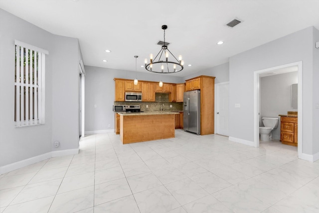 5814 Eagle Cay Ln, Coconut Creek, FL 33073 - kitchen featuring stainless steel appliances, a chandelier, backsplash, a center island, and baseboards
