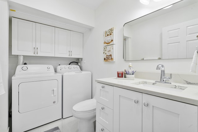 7678 Courtyard Run W, Boca Raton, FL 33433 - bathroom featuring washing machine and clothes dryer, toilet, and vanity