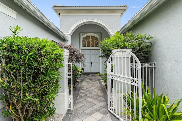 7208 Corning Cir, Boynton Beach, FL 33437 - entrance to property with stucco siding and a gate