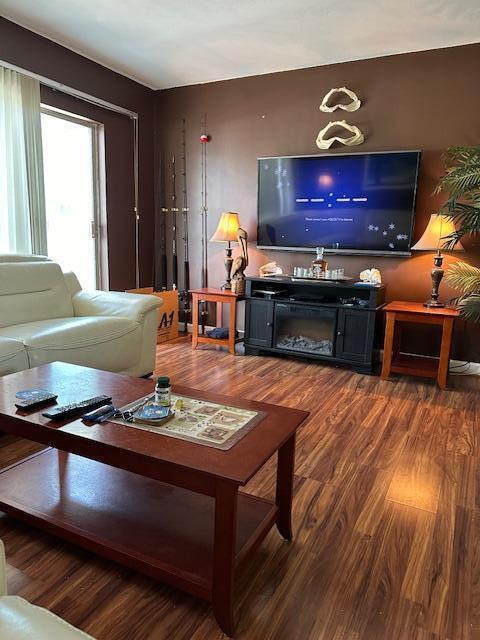 400 Northlake Ct Unit 201, North Palm Beach, FL 33408 - living room with wood finished floors