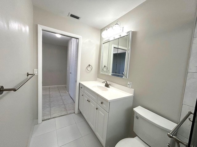 5725 Fernley Dr E Unit 71, West Palm Beach, FL 33415 - bathroom with toilet, vanity, and baseboards