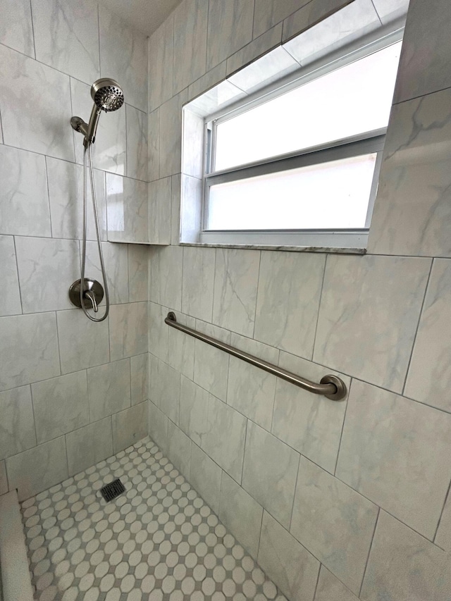 5725 Fernley Dr E Unit 71, West Palm Beach, FL 33415 - full bath featuring a tile shower