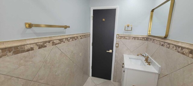 9258 N Military Trl, Palm Beach Gardens, FL 33410 - bathroom featuring tile walls, vanity, and a wainscoted wall