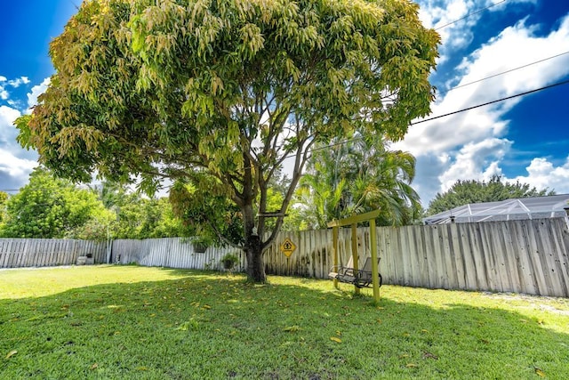 2569 SE Grand Dr, Port Saint Lucie, FL 34952 - view of yard