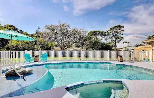 2550 SE Calais St, Port Saint Lucie, FL 34952 - view of swimming pool featuring a pool with connected hot tub