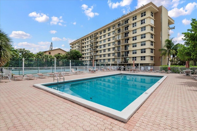 1009 N Ocean Blvd Unit 510, Pompano Beach, FL 33062 - community pool with a patio area