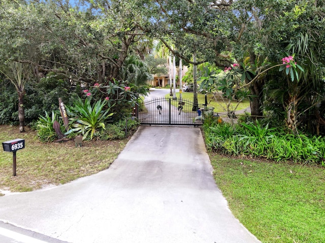 6935 Pioneer Rd, West Palm Beach, FL 33413 - gate with a yard