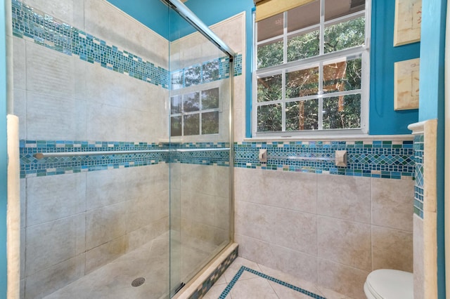 6935 Pioneer Rd, West Palm Beach, FL 33413 - full bath with a stall shower, tile patterned floors, and tile walls