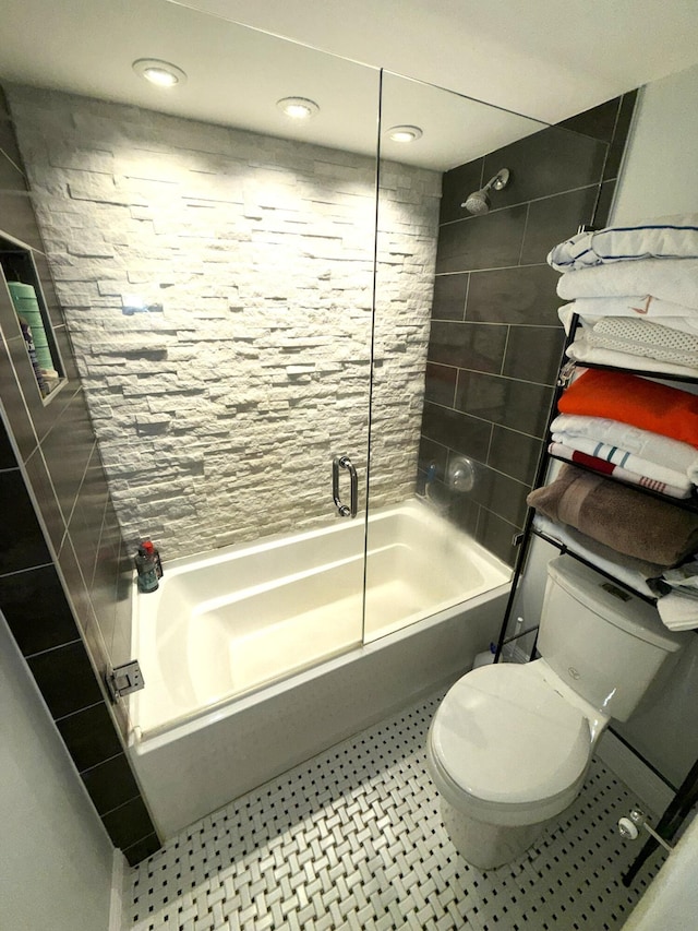 2425 Presidential Way Unit 1804, West Palm Beach, FL 33401 - bathroom featuring bathing tub / shower combination, toilet, and recessed lighting